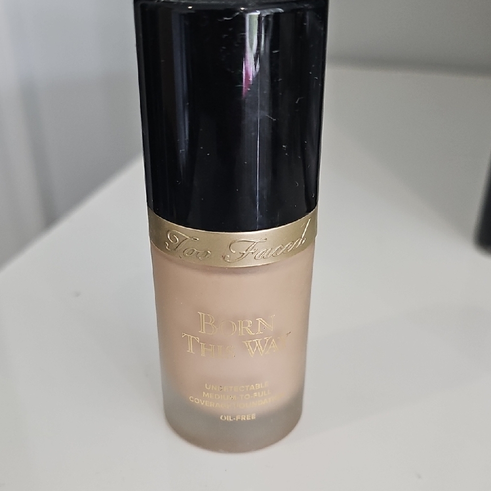 Too Faced Born This Way Foundation - Porcelin